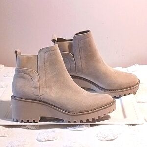 Gorgeous! DOLCE VITA Sleek  🏜 Lug Sole Boot  10  *New* Beautiful!